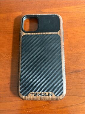 Iphone 11 case by Tendlin. Non slip back